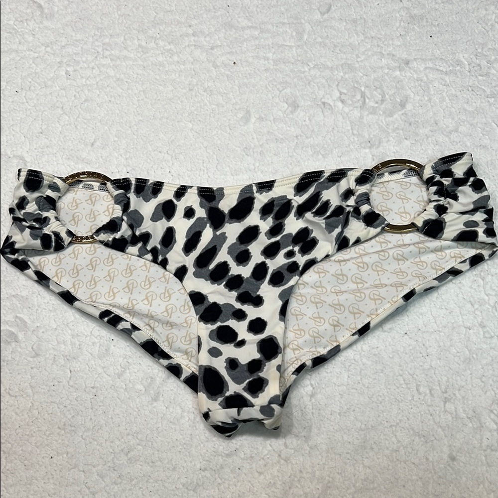Victoria's Secret Black and White Leopard Print Bottoms size S/P